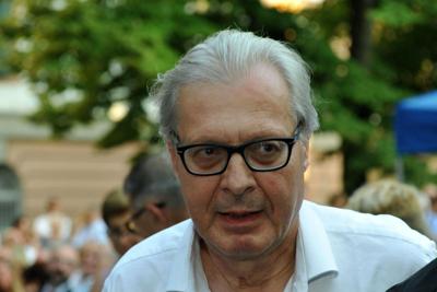 Sgarbi: “Gente preferisce mare a città d’arte? Non mi stupisco” 