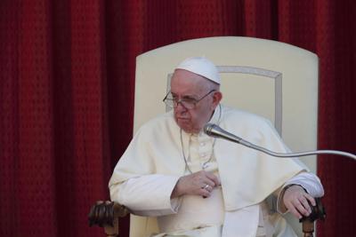 Papa: “Liberarsi dalla prigionia del cellulare” 