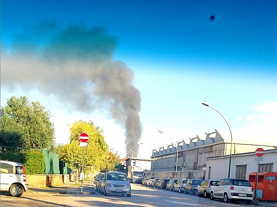 Nube nera. Incendio.