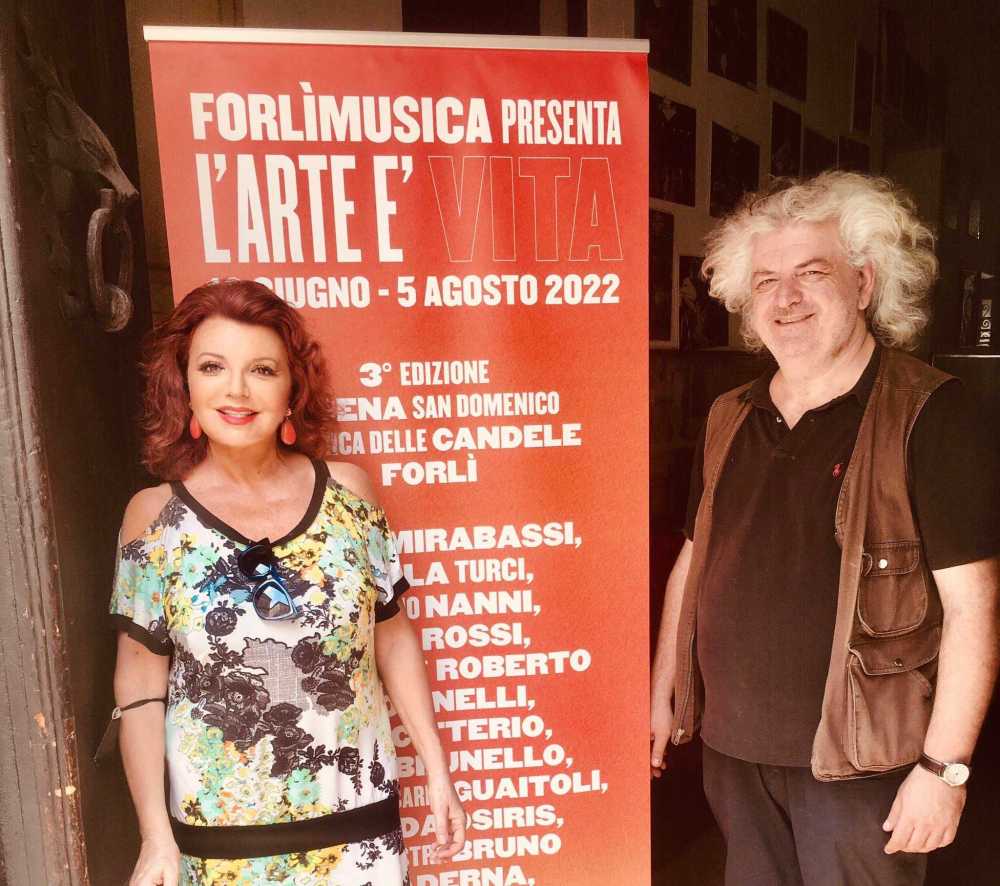 Il M° Danilo Rossi e la giornalista Paola Cecchini.png
