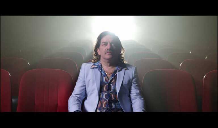 Il nuovo videoclip di Peppe Voltarelli “Au cinema”