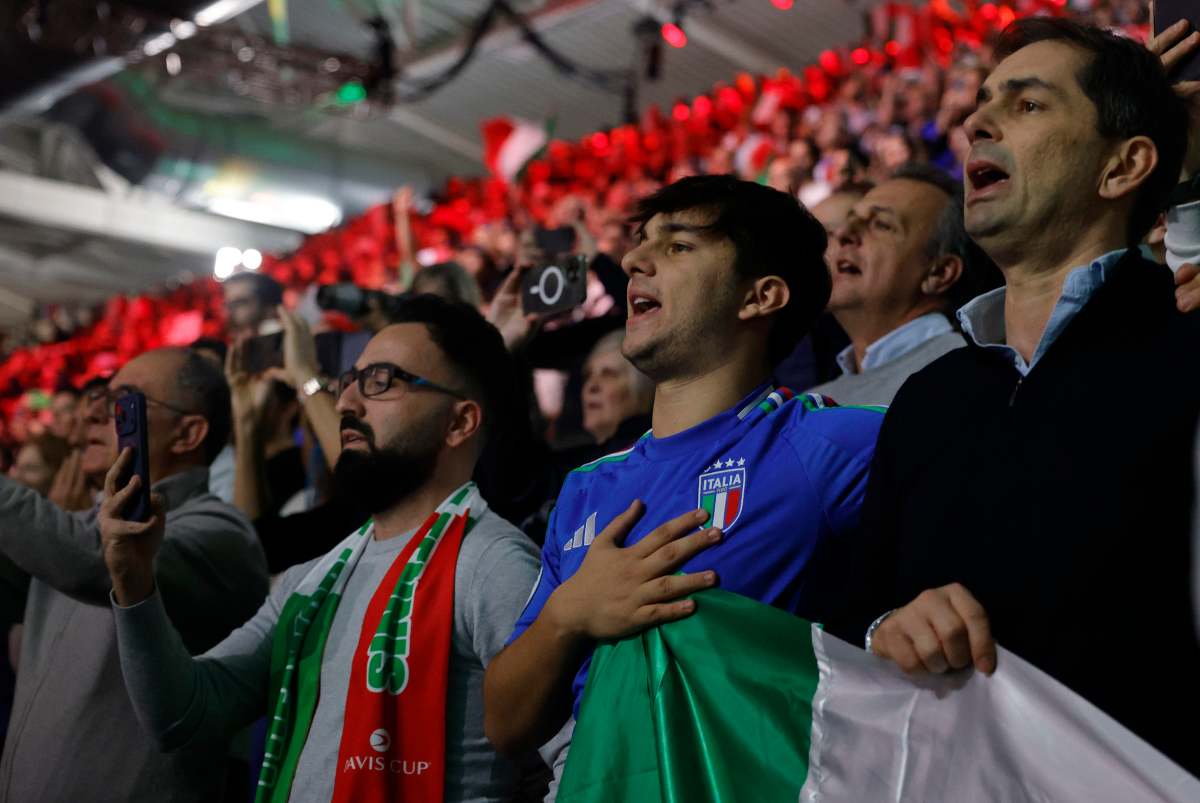 Tifosi italiani in festa durante la Coppa Davis