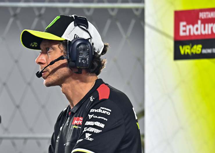 Valentino Rossi con cappello e cuffia